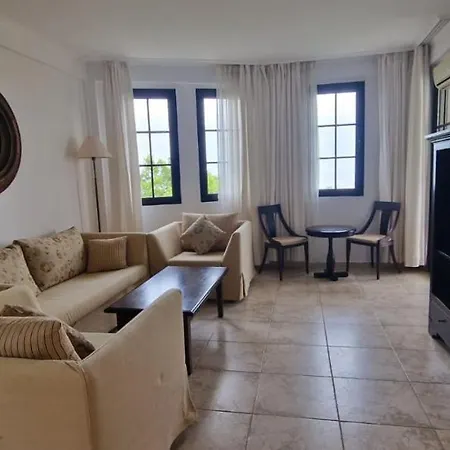 In The Cliff Bay Appartement *