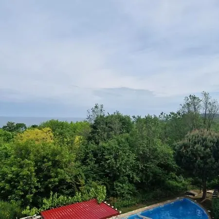 In The Cliff Bay Appartement