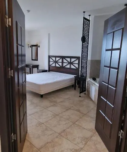 In The Cliff Bay Appartement